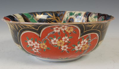 Lot 842 - A Japanese Imari porcelain bowl, late 19th/...