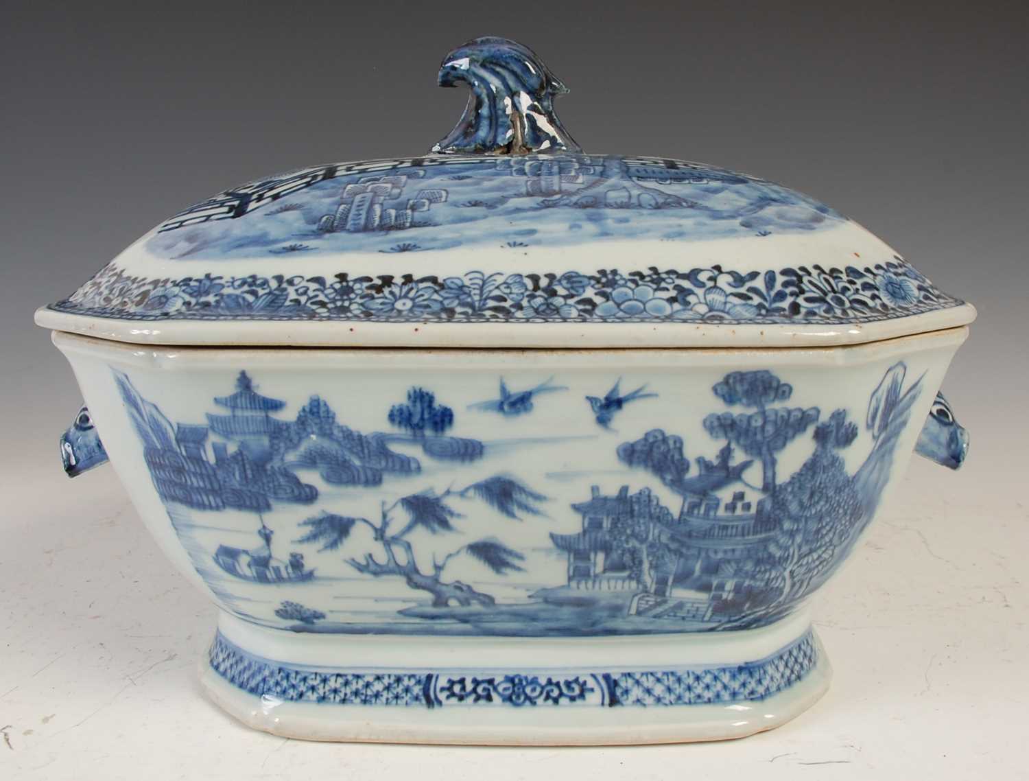 Lot 806 - A Chinese porcelain blue and white octagonal...