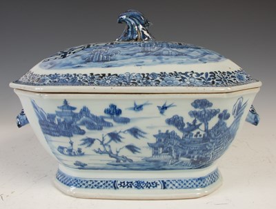 Lot 806 - A Chinese porcelain blue and white octagonal...