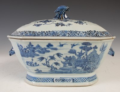 Lot 806 - A Chinese porcelain blue and white octagonal...