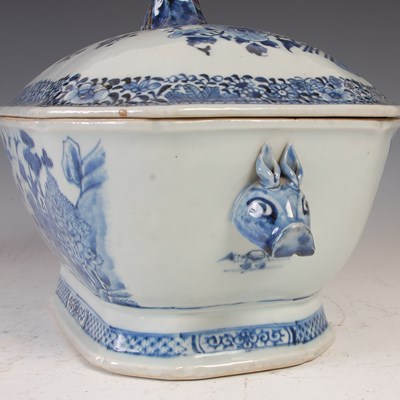 Lot 806 - A Chinese porcelain blue and white octagonal...