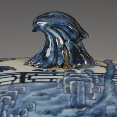 Lot 806 - A Chinese porcelain blue and white octagonal...
