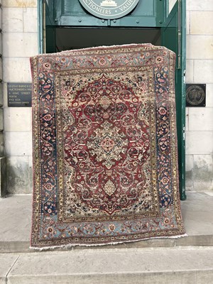 Lot 826 - A Persian rug, Kashan, late 19th / early 20th...