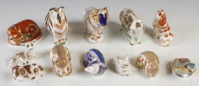 Lot 745 - A collection of twelve Royal Crown Derby gold...