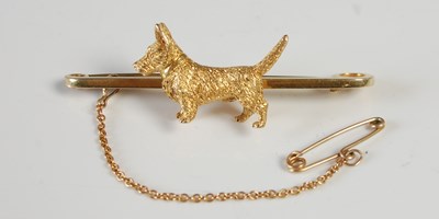Lot 624 - A yellow metal bar brooch centred with a West...
