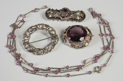 Lot 583 - An early 20th century white metal and rose...