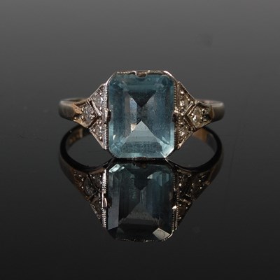 Lot 633 - A white metal, aquamarine and diamond set...