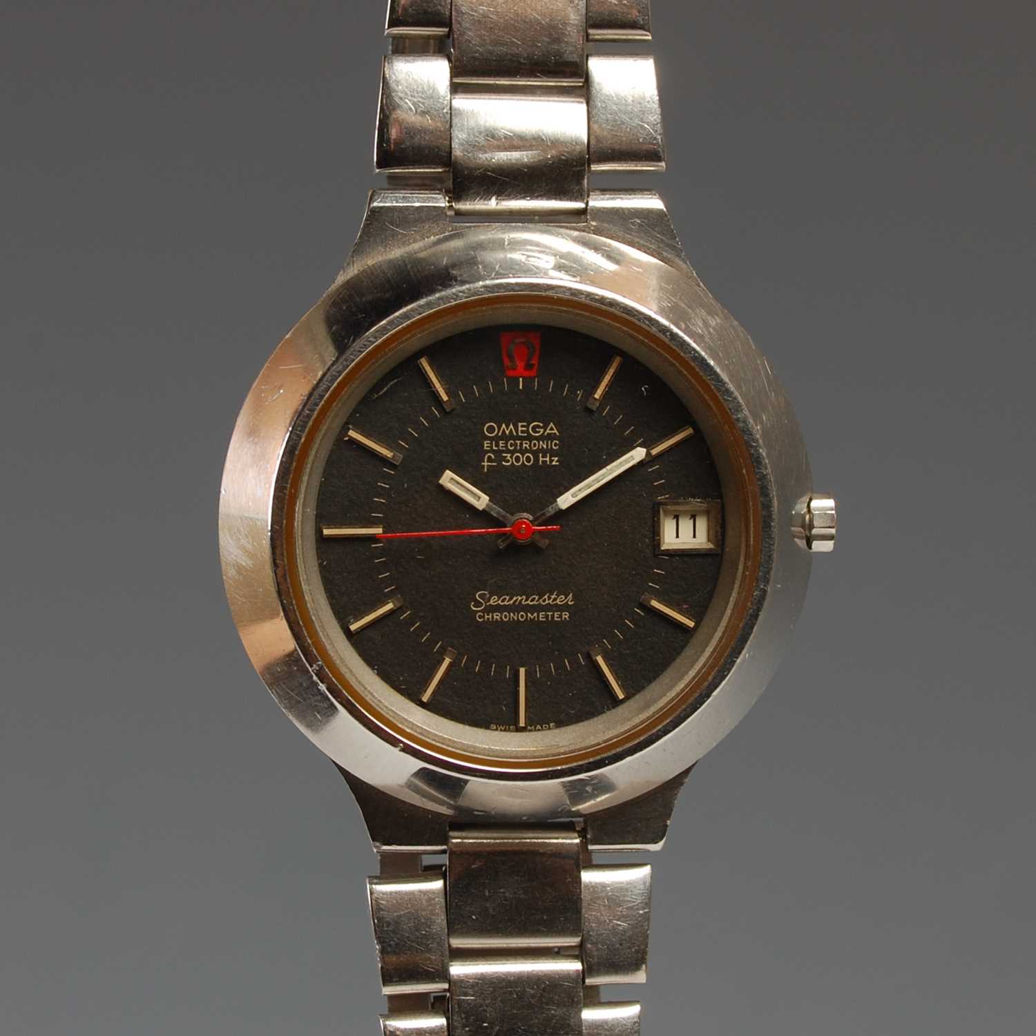 Lot 695 - A vintage gentlemans stainless steel Omega...