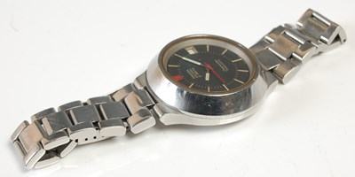 Lot 695 - A vintage gentlemans stainless steel Omega...