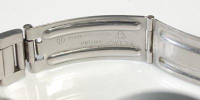 Lot 695 - A vintage gentlemans stainless steel Omega...