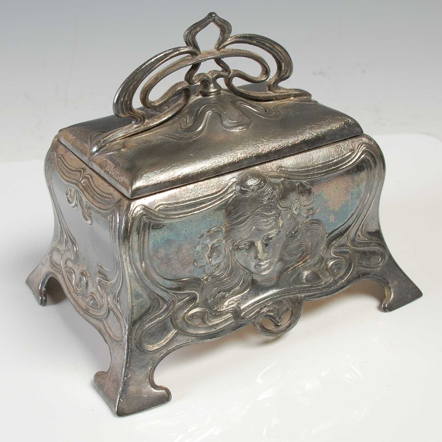 Lot 195 - A WMF style Art Nouveau pewter jewellery...