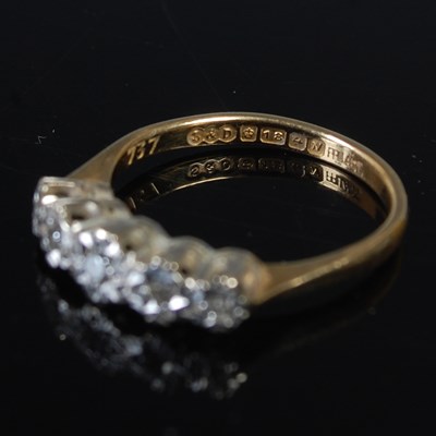 Lot 528 - An 18ct gold and diamond five stone ring, size...