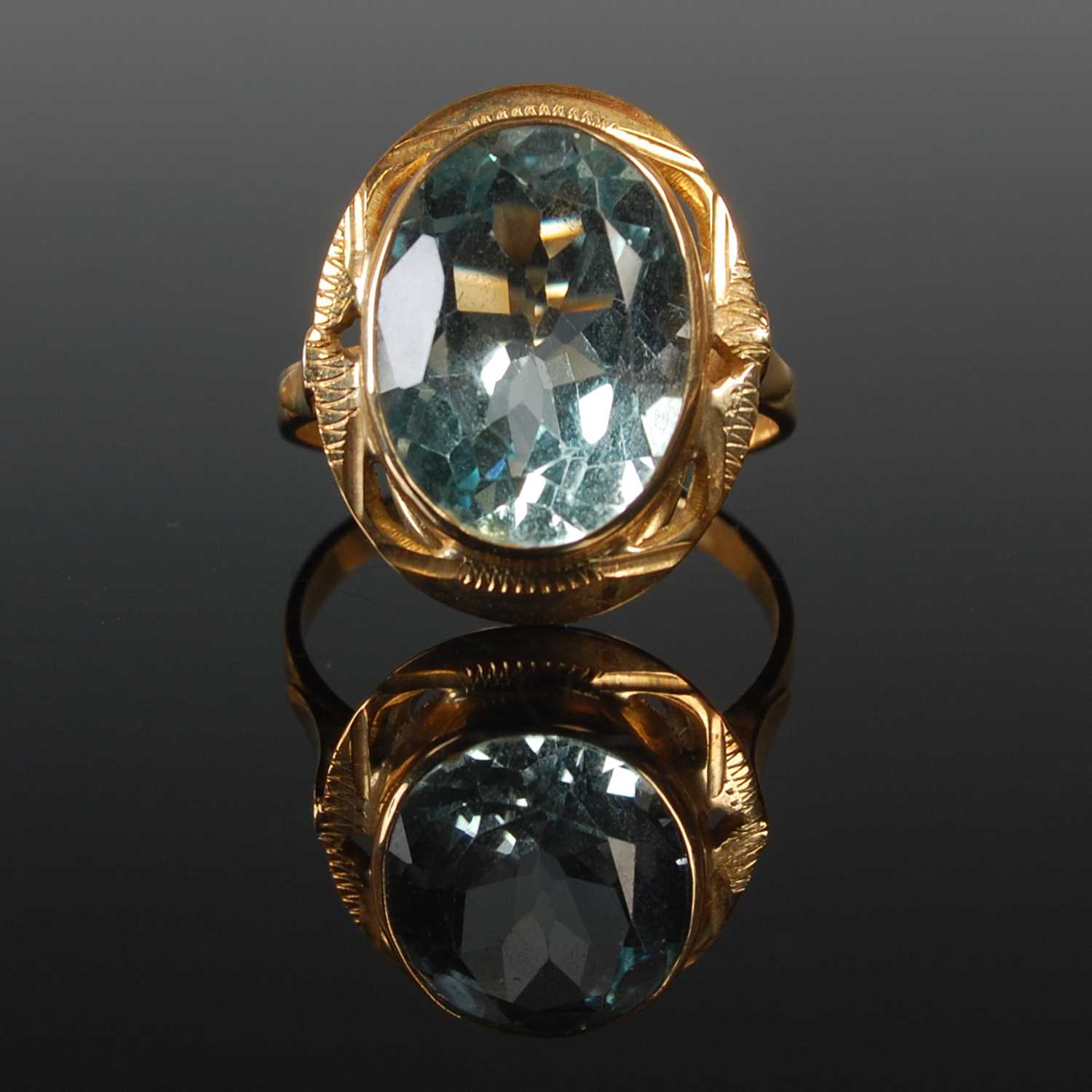 Lot 572 - A yellow metal and blue topaz single stone