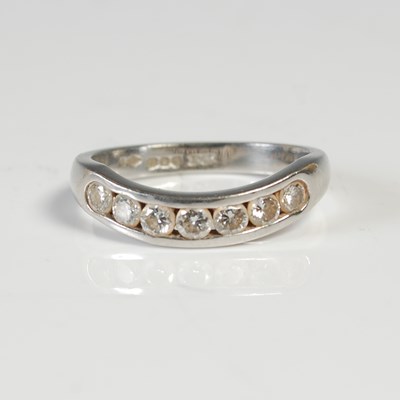 Lot 591 - A platinum and diamond seven stone ring, size...