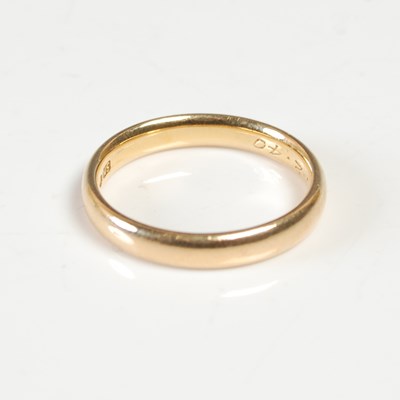 Lot 619 - An 18ct gold wedding ring, size J, 2.6 grams.