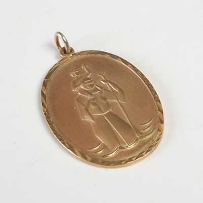 Lot 629 - A 9ct gold oval pendant, gross weight 8.9 grams.