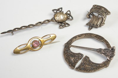 Lot 643 - A group of assorted Arts & Crafts white and...