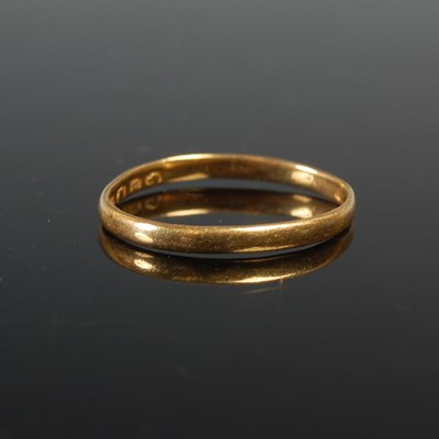 Lot 549 - A 22ct gold ring, size N, 1.3 grams.