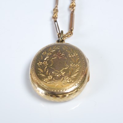 Lot 607 - A yellow metal necklace, stamped '9c',...