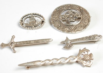 Lot 625 - A collection of five pieces of Iona Celtic...