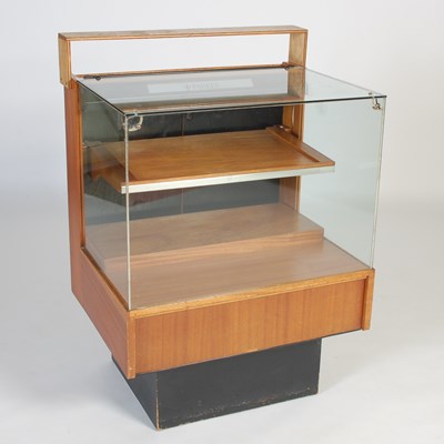 Lot 103 - A vintage Parker Pen shop display cabinet, of...