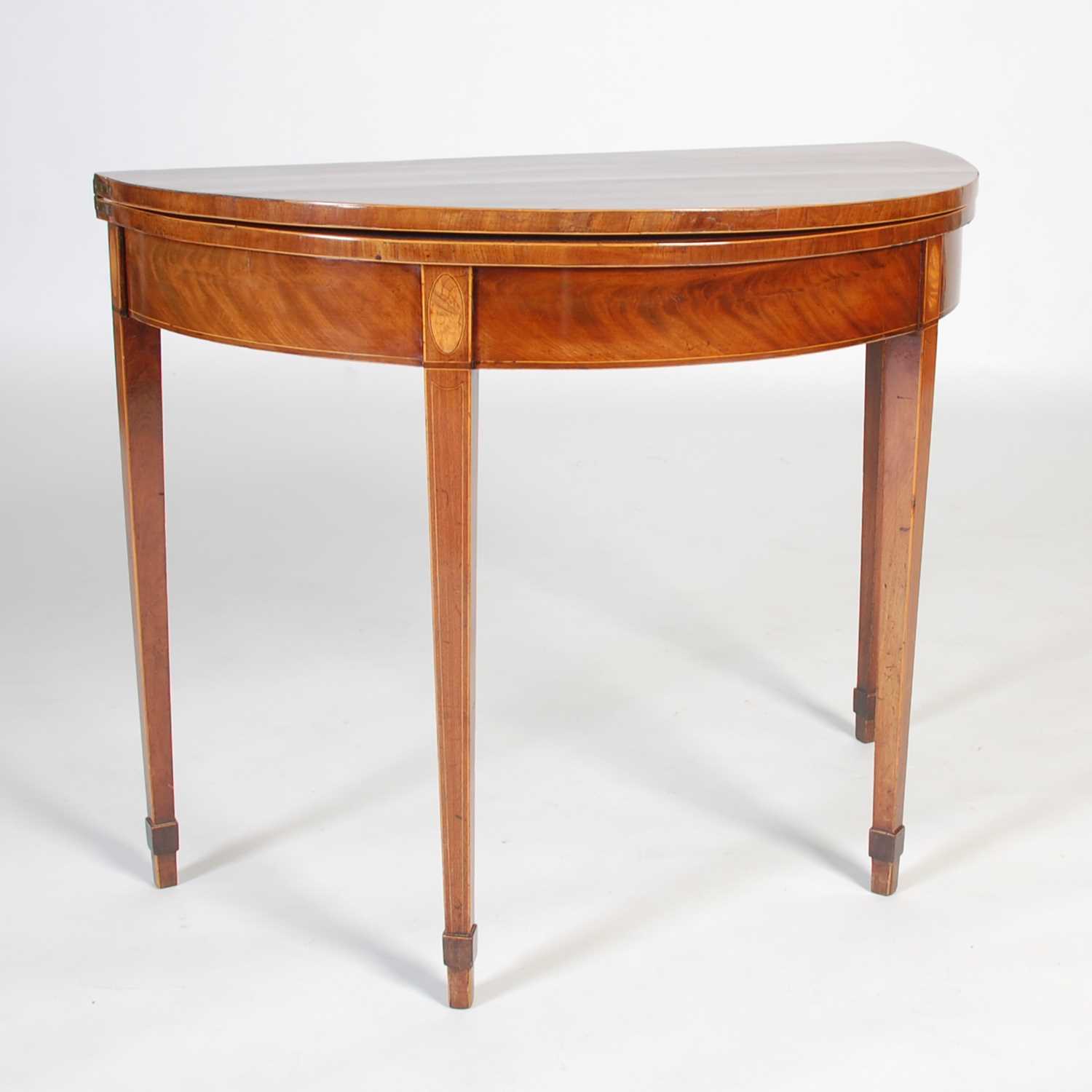 Lot 18 - A George III mahogany and boxwood lined...