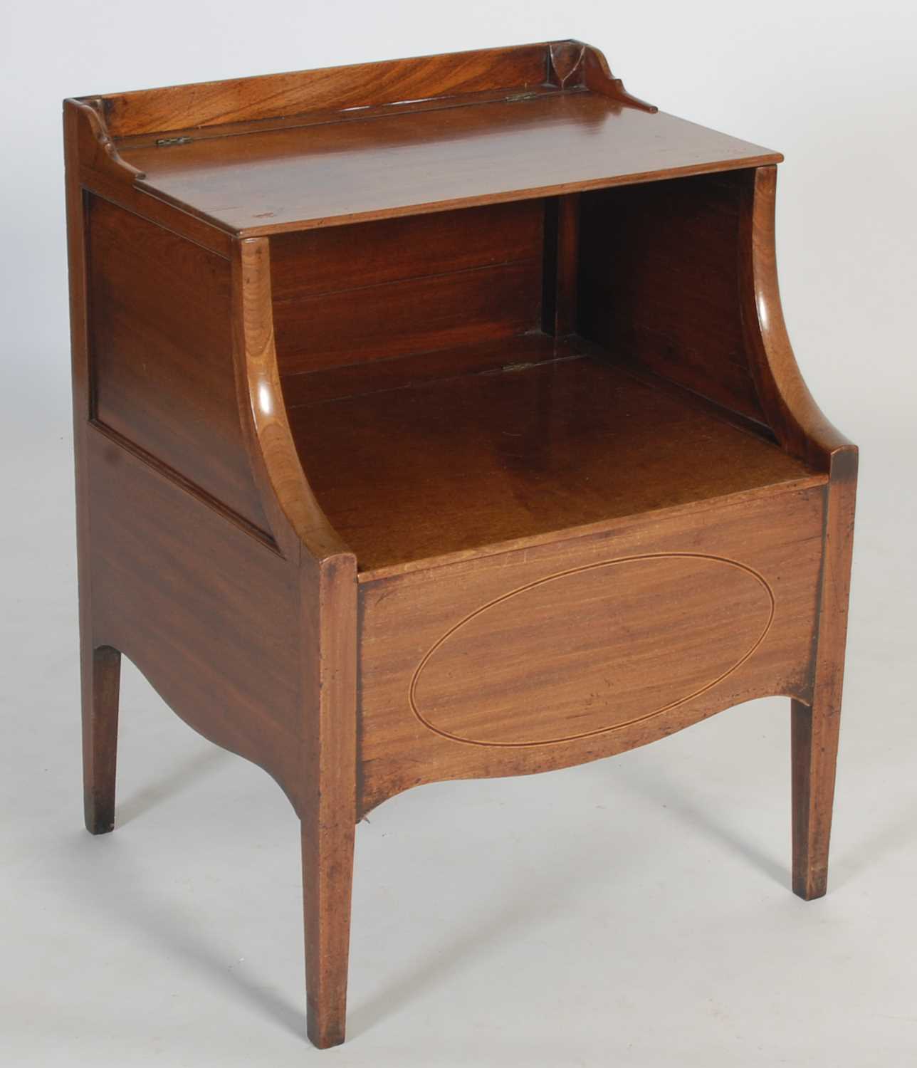 Lot 14 - A 19th century mahogany and boxwood lined...
