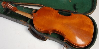 Lot 176 - A vintage violin, copy of Antonius Straduarius,...