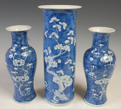 Lot 813 - A group of Chinese blue and white porcelain,...