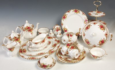 Lot 788 - A Royal Albert Old Country Roses part tea and...