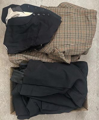Lot 351 - Two boxes of assorted vintage gentlemans...