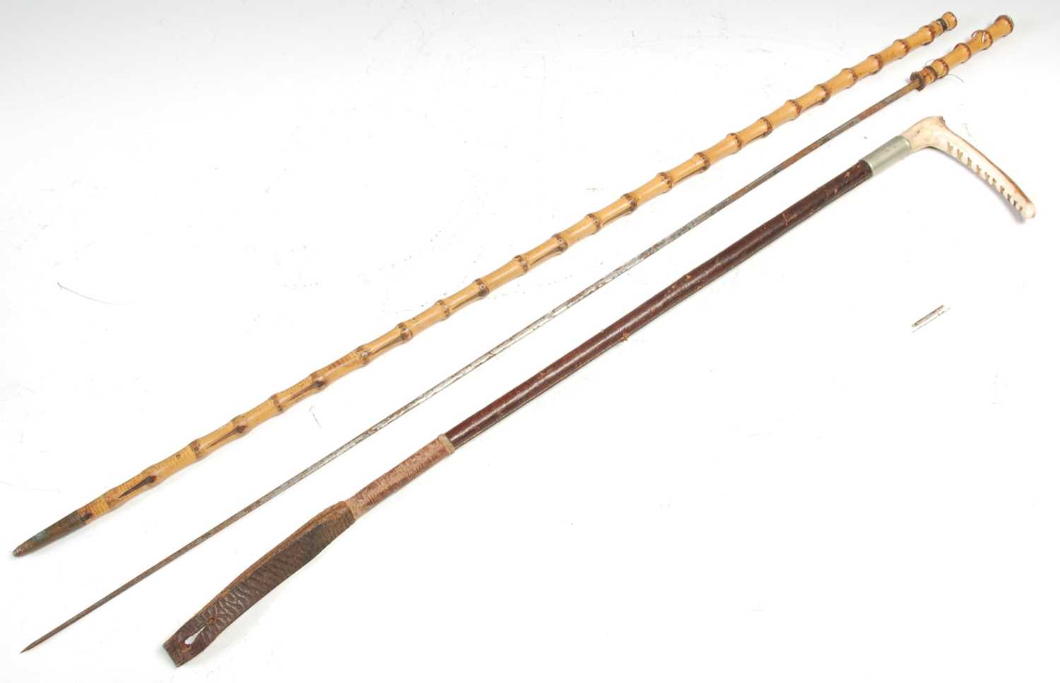 Lot 255 - A horn handled riding crop and a yellow