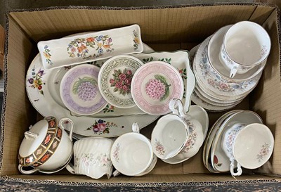 Lot 344 - A box of assorted ceramics, to include a...