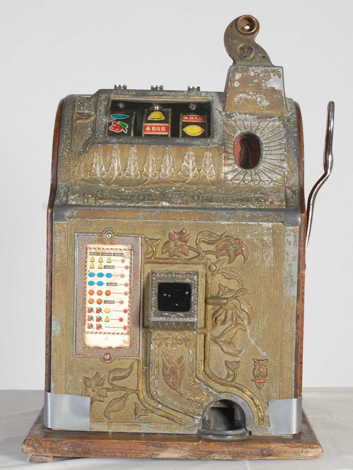 Lot 184 - A vintage American One-Arm Bandit slot machine,...