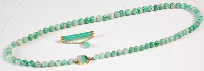 Lot 632 - A yellow metal mounted graduated jade bead...