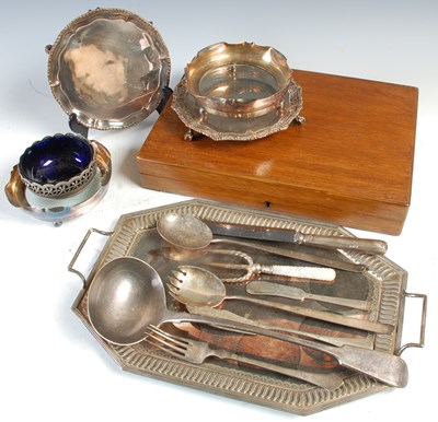 Lot 511 - A group of EP items, to include a small two...