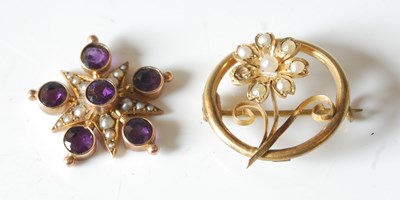 Lot 590 - A yellow metal and split pearl circular brooch,...