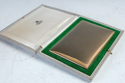 Lot 672 - A 9ct gold cigarette case, Asprey, London,...