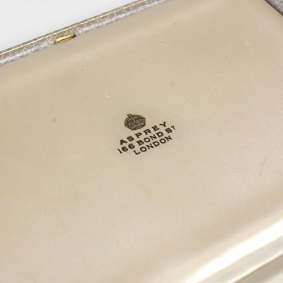 Lot 672 - A 9ct gold cigarette case, Asprey, London,...