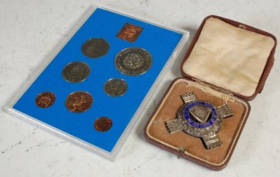 Lot 264 - A Royal Mint proof set, 1972 Coinage of Great...