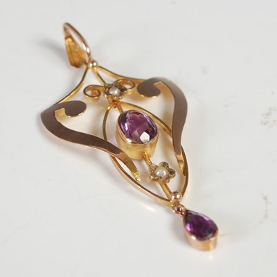 Lot 89 - An early 20th century yellow metal, amethyst...