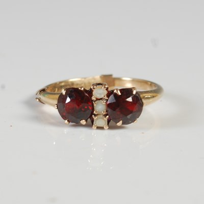 Lot 98 - A yellow metal, garnet and pearl set ring,...