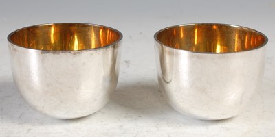 Lot 156 - A pair of Edinburgh silver gilt tumbler cups,...