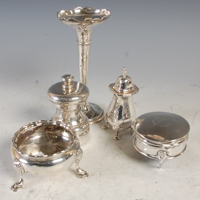 Lot 199 - A collection of assorted silver ware, to...