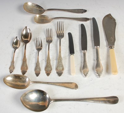 Lot 270 - A box of assorted white metal and...