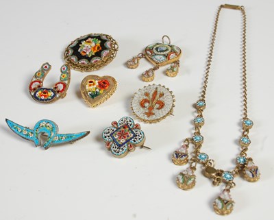 Lot 275 - A collection of eight pieces of assorted...