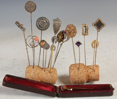 Lot 276 - A collection of seventeen assorted white and...