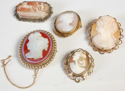Lot 287 - Five assorted yellow metal mounted cameo...