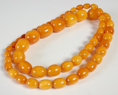 Lot 342 - A butterscotch amber graduated bead necklace,...