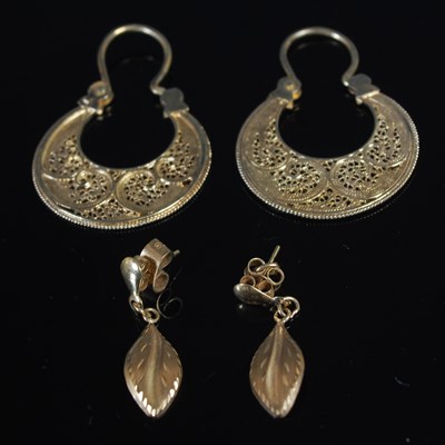 Lot 348 - Two pairs of yellow metal earrings, 4.6 grams.